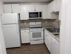 Building Photo - 1505 Crescent Cir