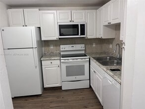 Building Photo - 1505 Crescent Cir