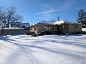 Building Photo - 503 Lake Ave