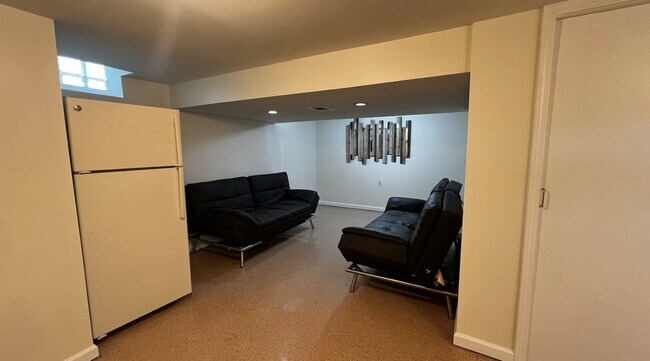 Foto del edificio - 8515 Winchester Dr