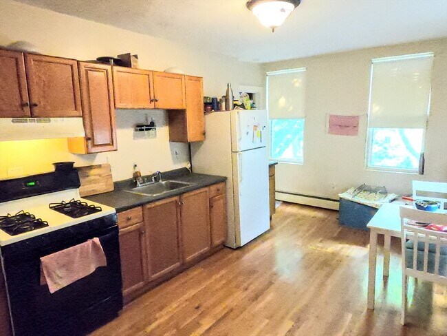 Building Photo - 20 Ashley St