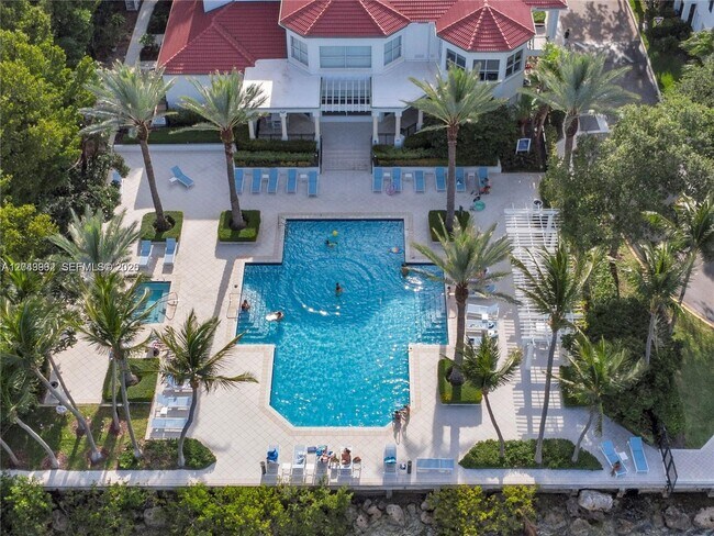 Foto del edificio - 3235 NE 184th St
