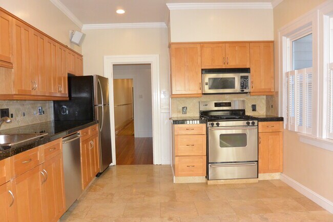 Building Photo - 256 Presidio Ave