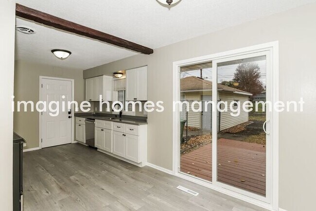 Building Photo - Recently Updated 3 Bedroom Home in Fridley!
