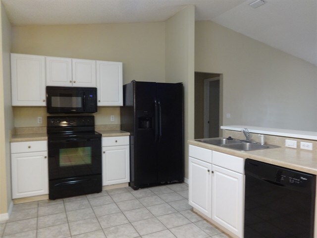 Building Photo - 1019 Jacaranda Circle