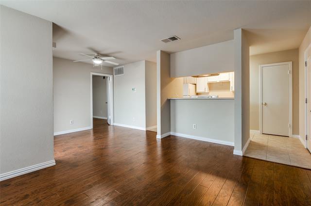 Building Photo - 18333 Roehampton Dr