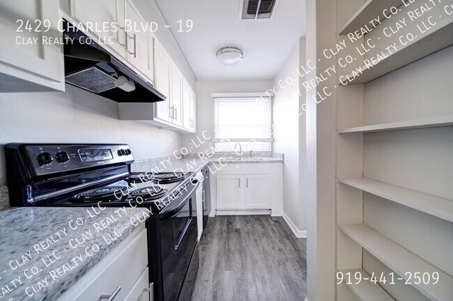 Foto del edificio - 2429 Charles Blvd