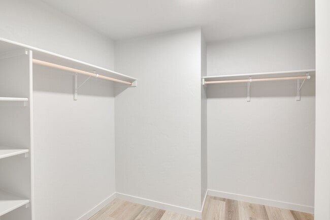 Foto del edificio - Because location really is everything! Ambleside Townhomes Now Renting 3 Bedroom Townhomes!