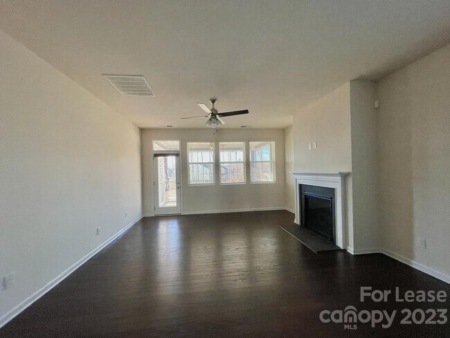 Foto del edificio - 12813 Heath Grove Dr