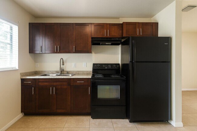 Foto del edificio - 908 Mccray Ct