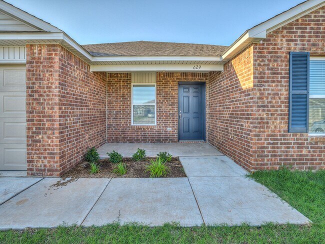 Building Photo - 629 W Lola Dr