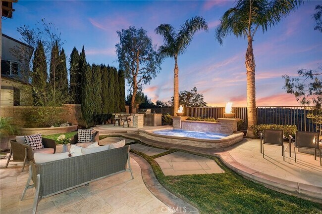 Foto del edificio - 33 Tall Hedge