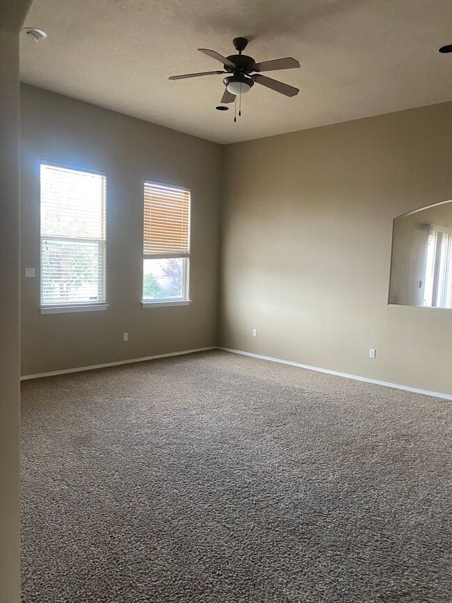 Building Photo - Beautiful 5 BR, 3BA, 3300 Sqft Home in Rio...