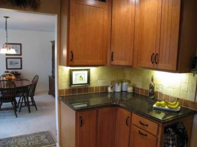Building Photo - 3 bedroom in East Syracuse NY 13057