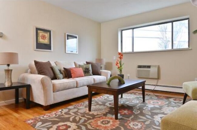 Sala de estar - 8R Riverside St