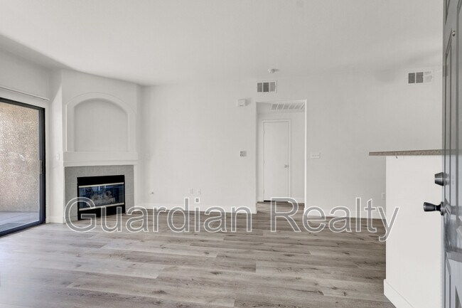 Foto del edificio - 8250 N Grand Canyon Dr