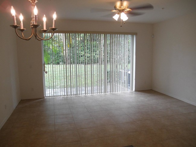 Building Photo - 951 Pipers Cay Dr