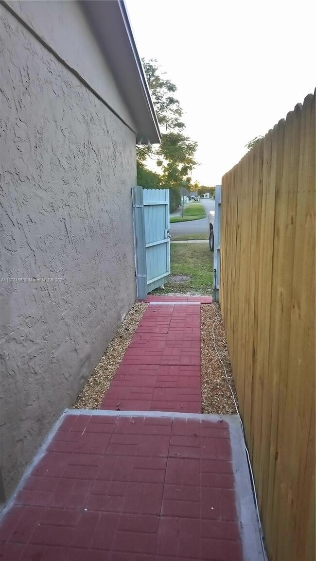 Building Photo - 53 SW 133rd Pl