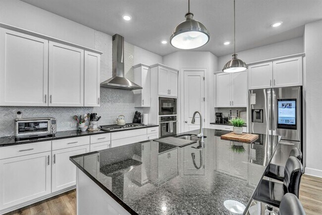 Building Photo - 908 Knowles Dr