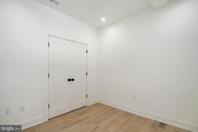 Building Photo - 2109 S Iseminger St