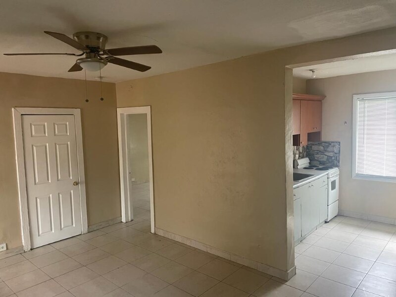 204 SW 1st St Unit 4, Dania, FL 33024 Room for Rent in Dania, FL