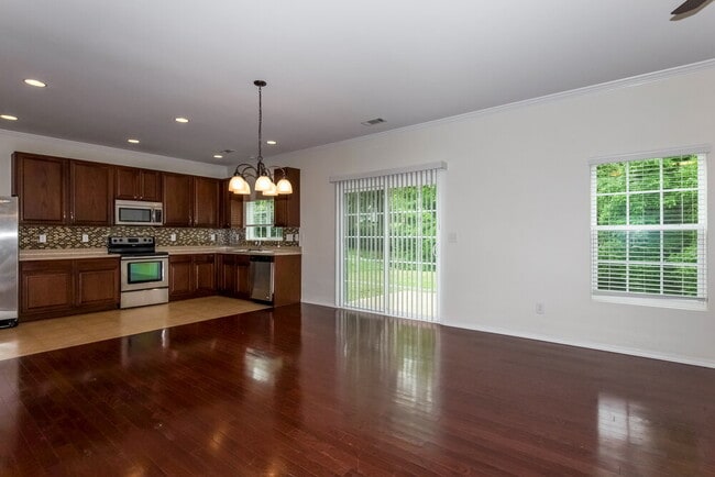 Building Photo - 6413 Prosperity Commons Dr