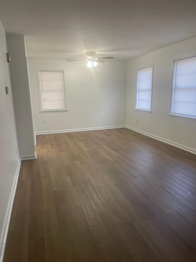 Building Photo - 2037 Willow Wood Ave