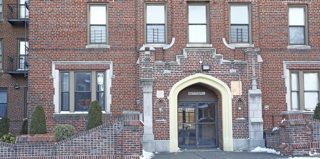 Foto del edificio - 6623 Ridge Blvd