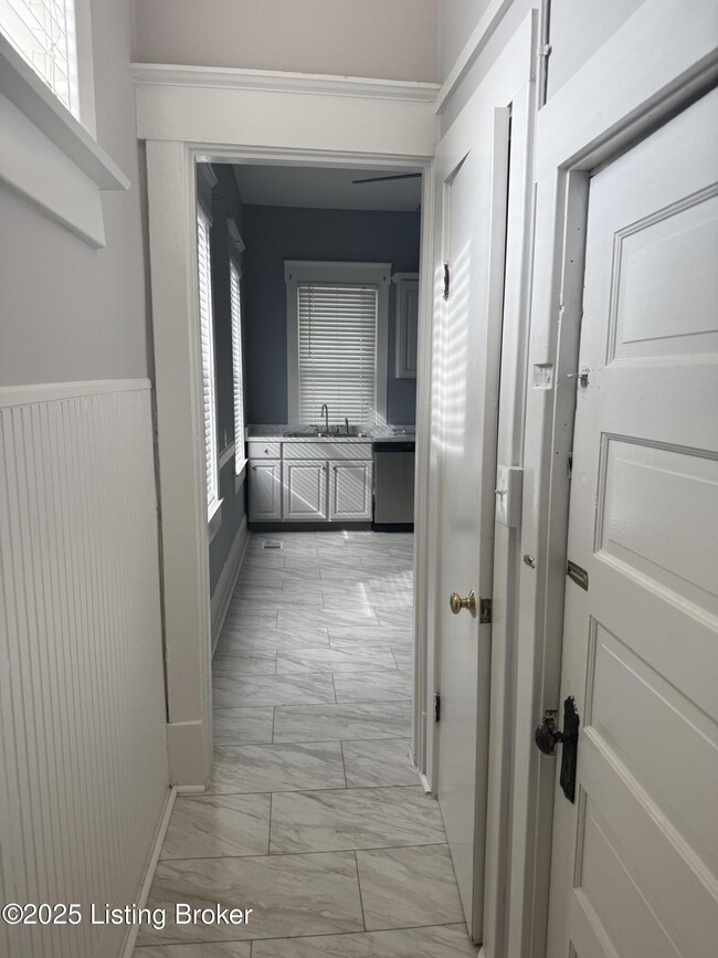 Building Photo - 1529 Christy Ave