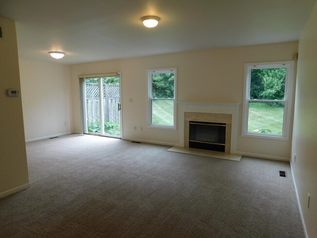 Building Photo - 490 Liberty Pointe Dr