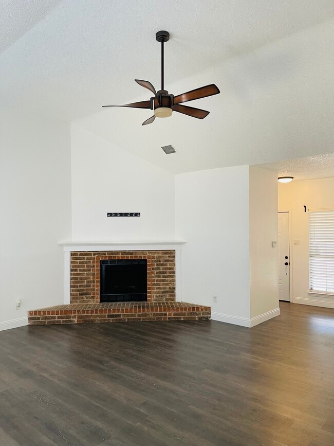 Building Photo - 1232 Castleman Dr