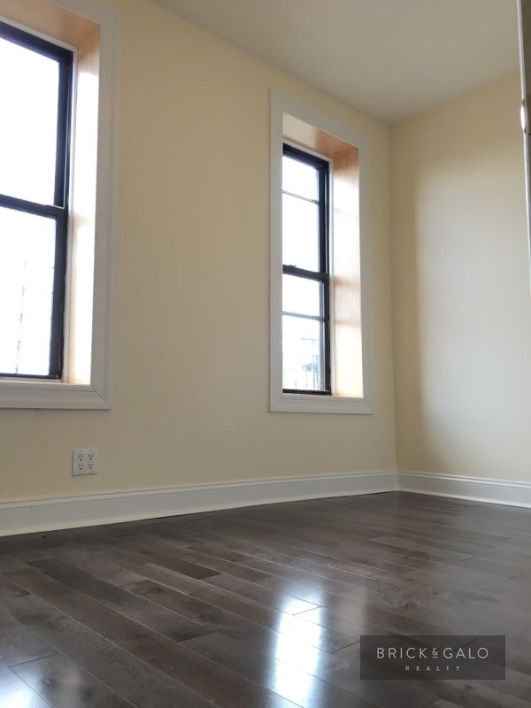 Building Photo - 224 Hinckley Pl