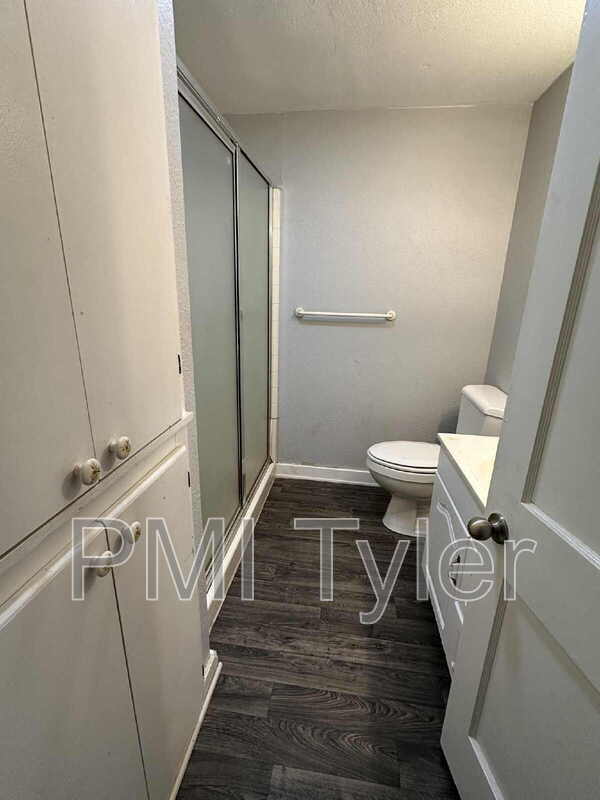 Foto del edificio - 107 Tracy Lynn St