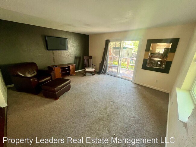 Foto del edificio - 3 br, 2 bath House - 68 SW Cleveland Ave