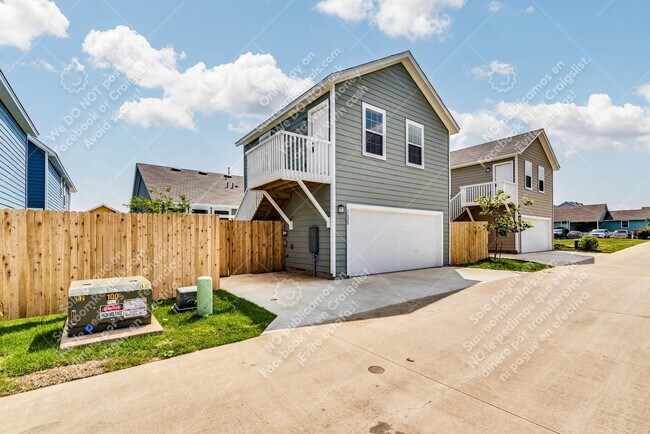 Building Photo - 1628 Arbor Knot Dr Garage Apartment