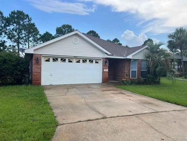 Building Photo - Located in the gated community of Parker's...