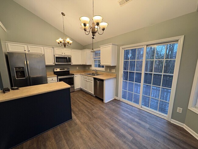 Foto del edificio - Lovely 3 Bed 2 Bath Raeford Home