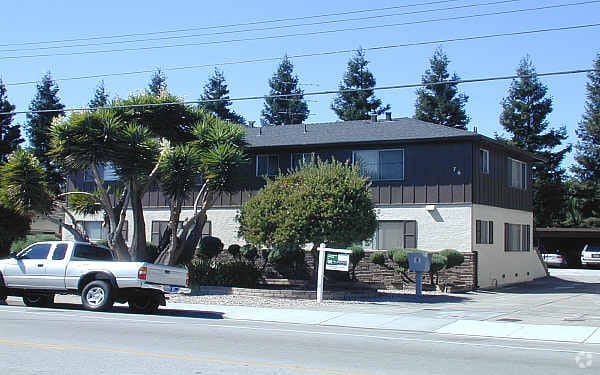 Building Photo - 76 Monroe St
