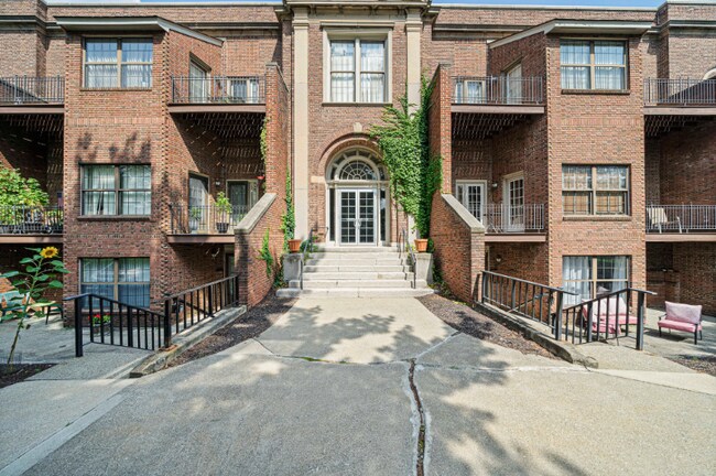 Building Photo - 325 Plantation St