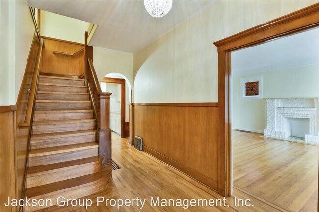 Building Photo - 5 br, 3.5 bath House - 261 CLAREMONT BOULE...