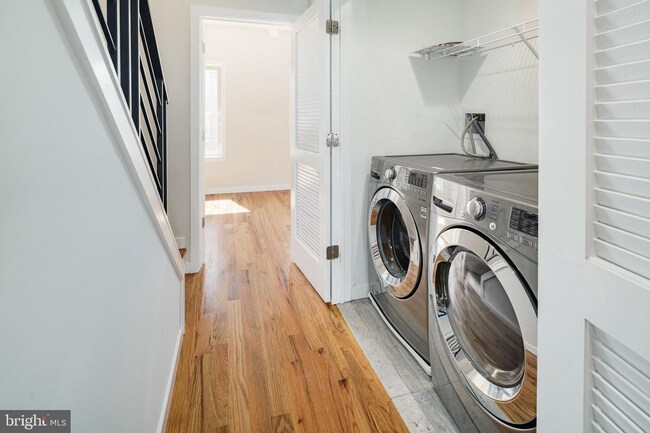 Foto del edificio - Beautiful bright 3 bed 3 bath home for ren...