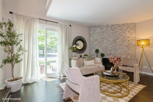 Foto del edificio - 1401 Queensgreen Cir