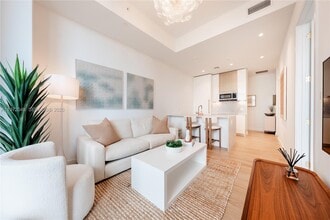 Building Photo - 2655 S Bayshore Dr