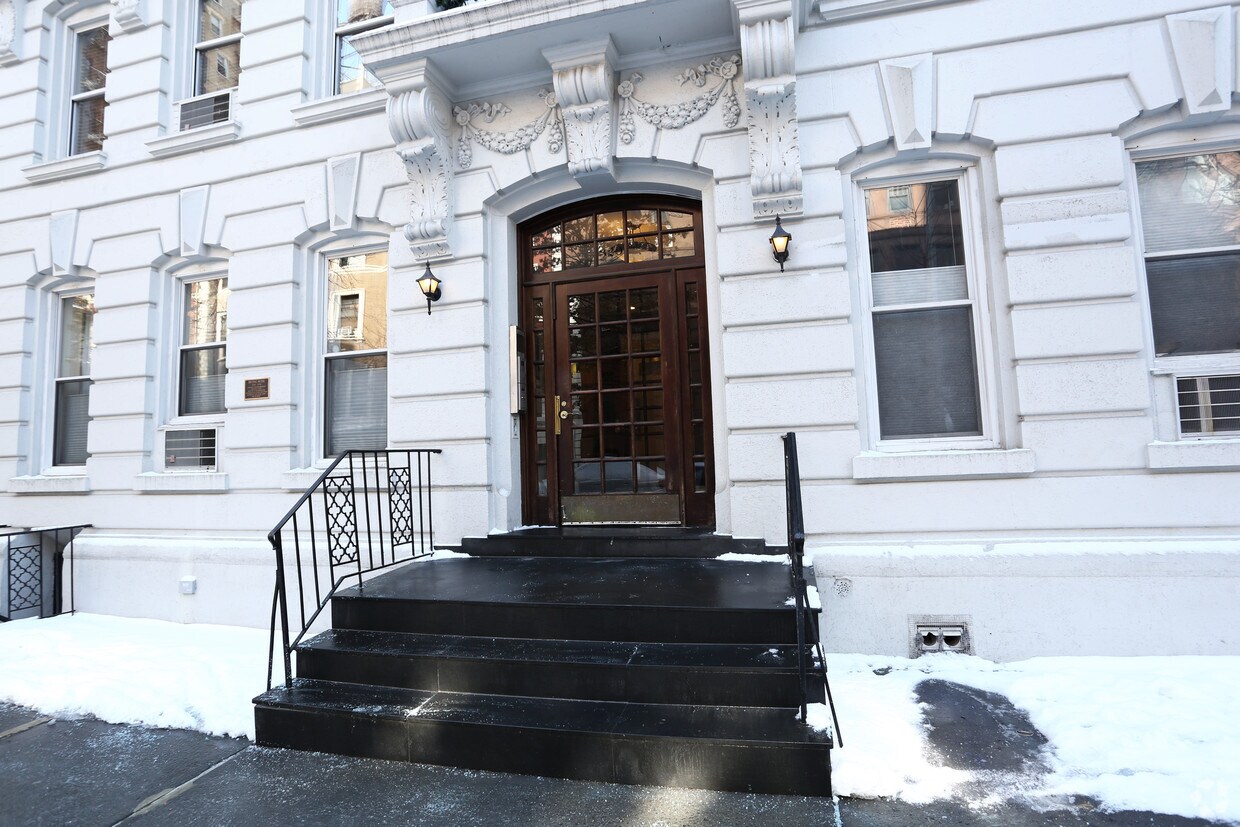 Foto del edificio - 320 W 84th St