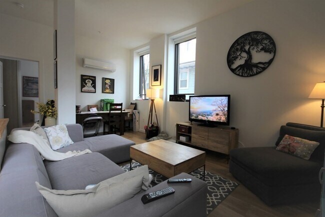 Foto del edificio - 76 Parker Hill Ave