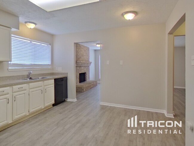Building Photo - 5511 Fairview Forest Dr
