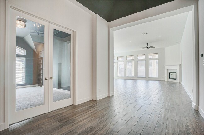 Foto del edificio - 9814 Chapman Trl