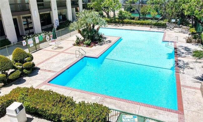 Foto del edificio - 5460 White Oak Ave