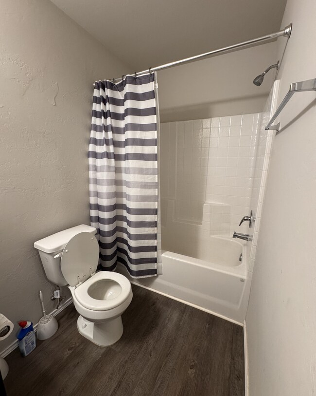 Foto del edificio - 10012 Rattlesnake Ln