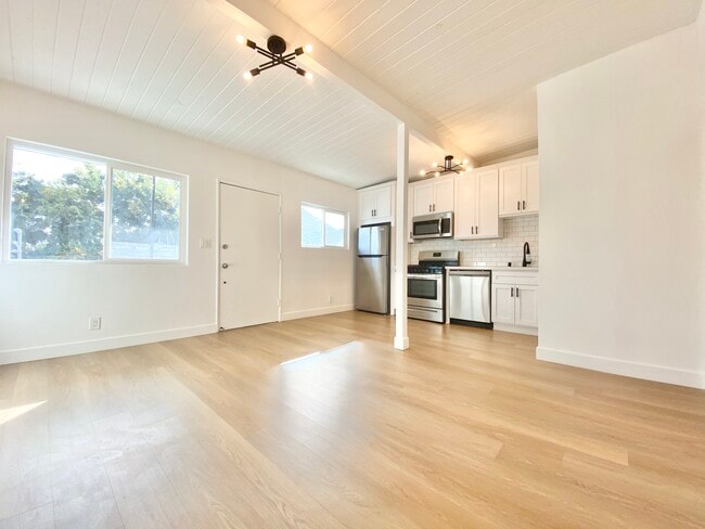 Building Photo - 1809 W 24th St